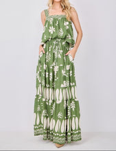 Load image into Gallery viewer, Relaxed Tropical Print Top and Maxi Skirt Set
